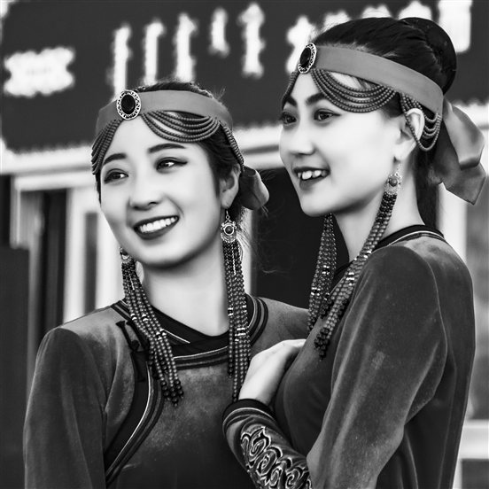 草原姊妹花（尹曉東）